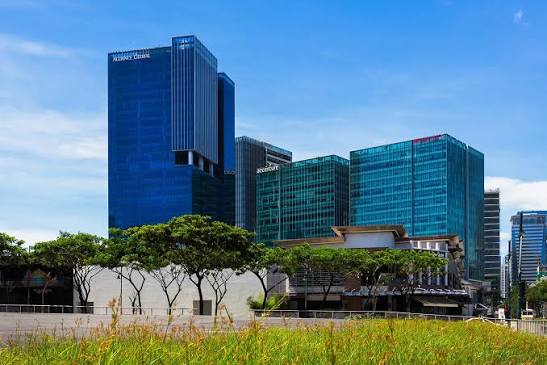 Torres corporativas y hoteleras en un township de Manila, Filipinas